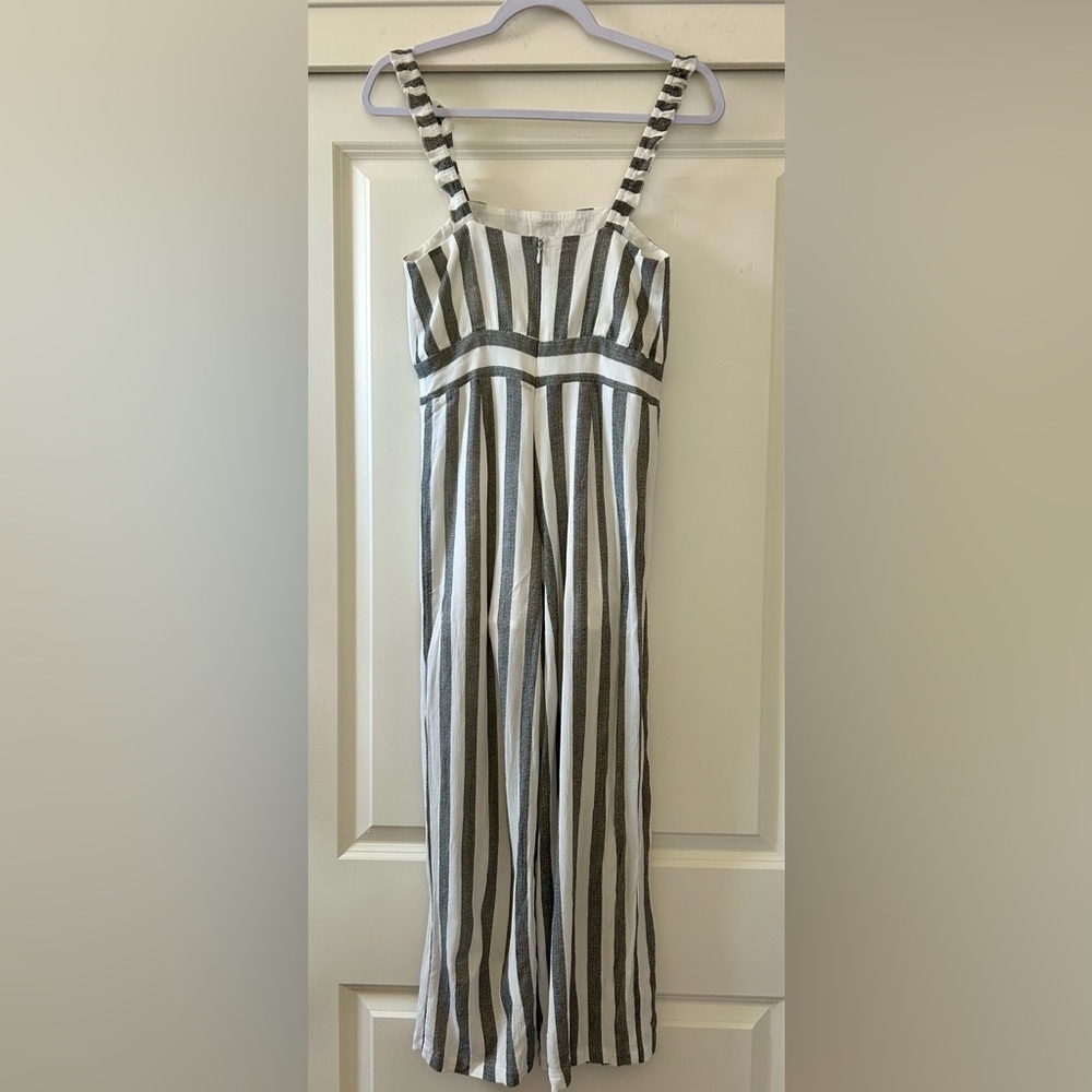 Know One Cares Lightweight Jumpsuit Size M - Picture 3 of 6